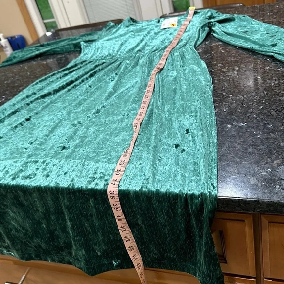 ON 34TH
Women's Crushed Velvet Midi Dress - Picture 4 of 6